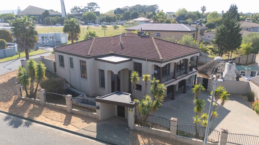 To Let 4 Bedroom Property for Rent in Ridgeworth Western Cape